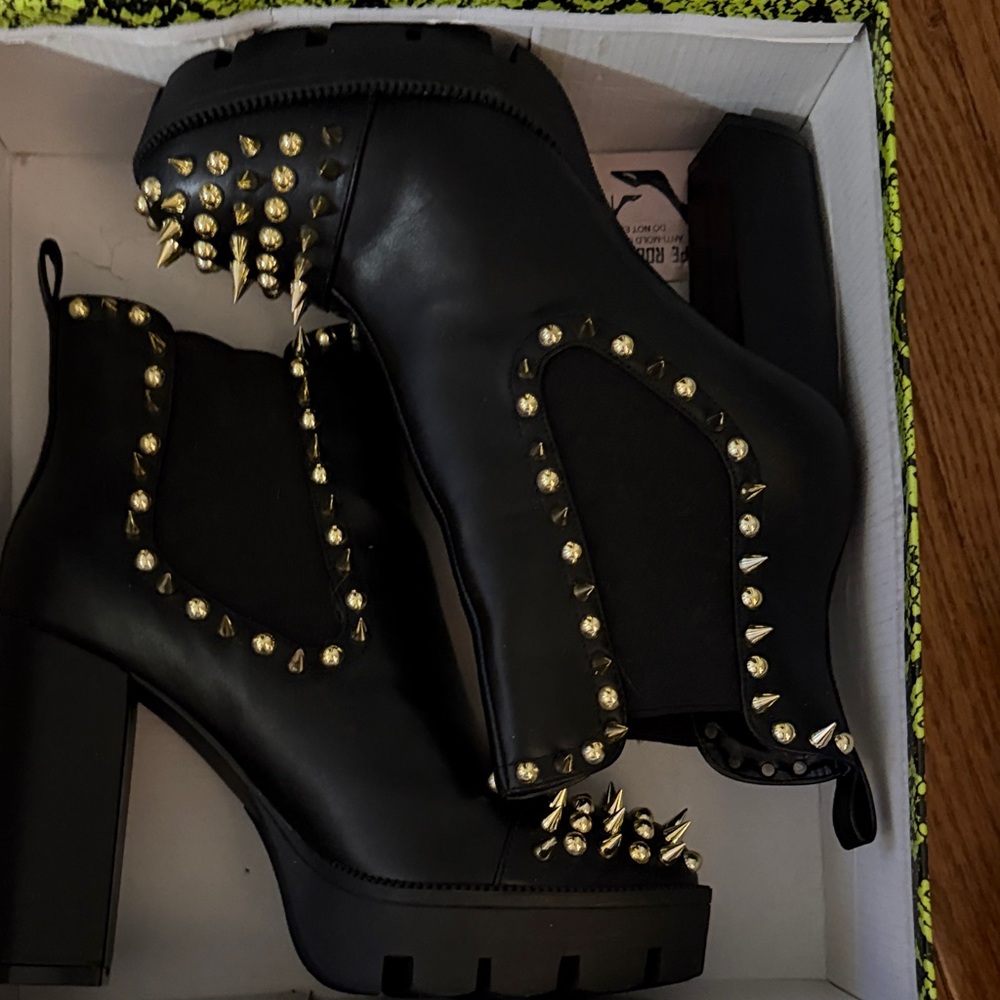 Cape Robbin Black and Gold Studded Jagged Heeled Boots - Picture 2 of 8